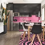 Apartamento A 30 Metro De La Playa Con Piscina Y Garaje En La Carihuela