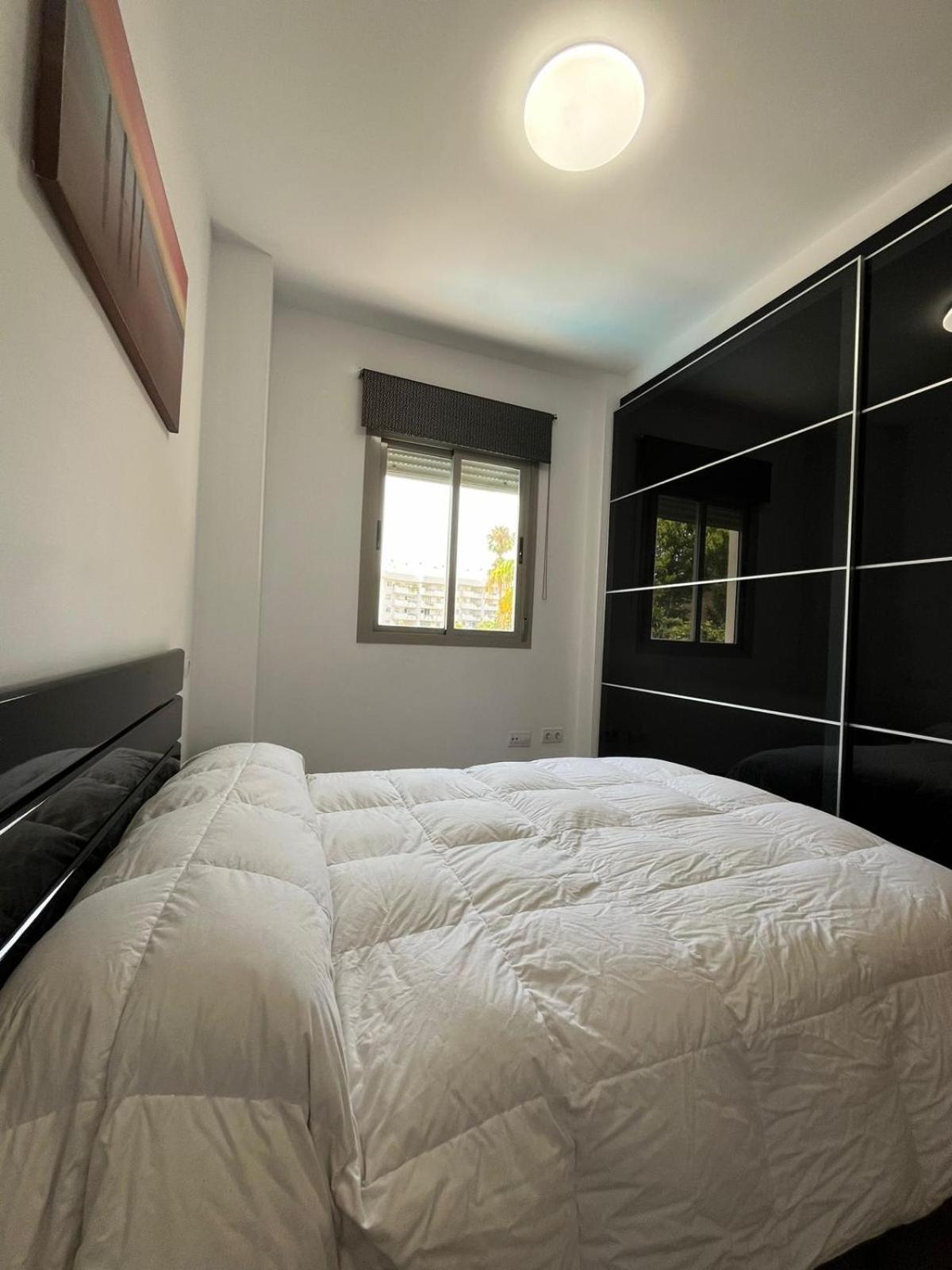 A 30 Metro De La Playa Con Piscina Y Garaje En La Carihuela Appartement Torremolinos