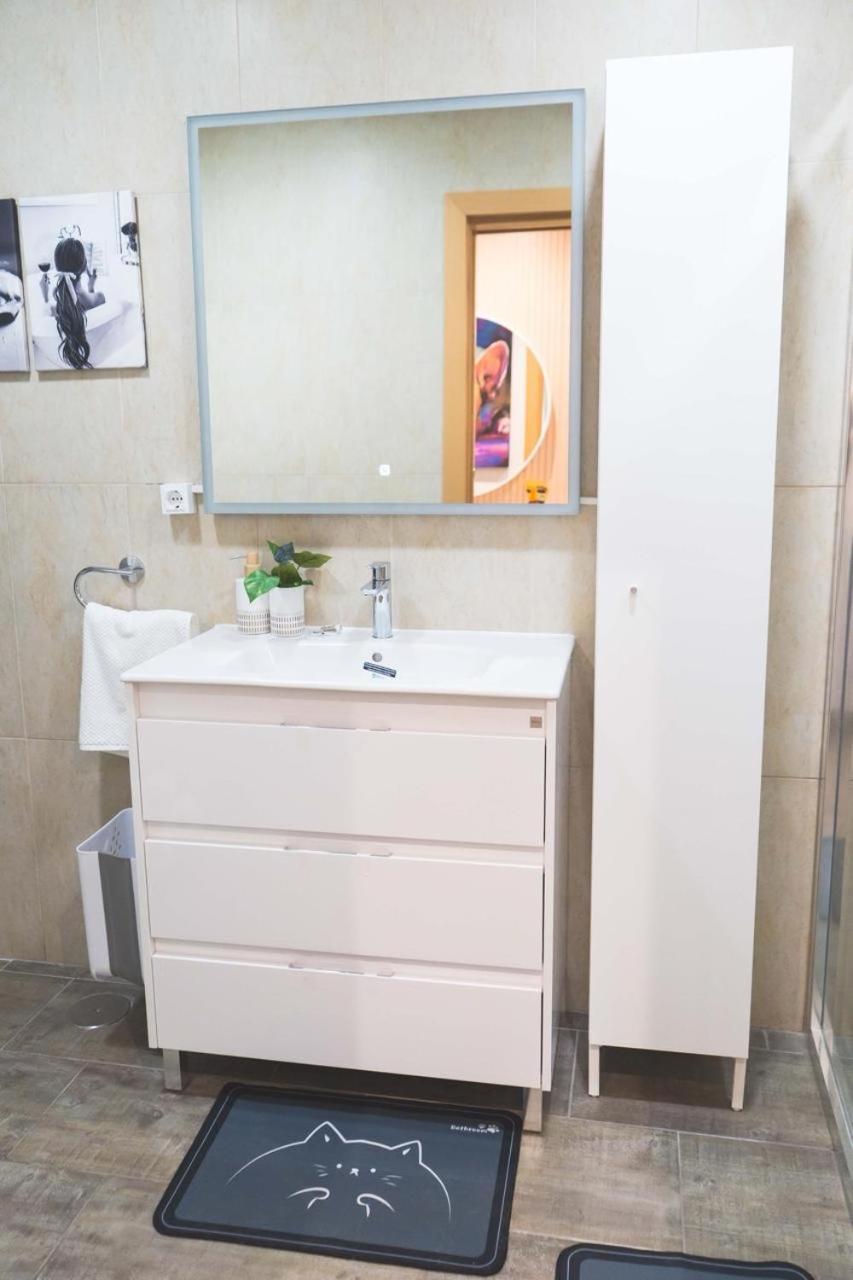 A 30 Metro De La Playa Con Piscina Y Garaje En La Carihuela Appartement *