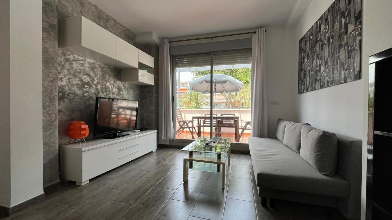 Lejlighed A 30 Metro De La Playa Con Piscina Y Garaje En La Carihuela