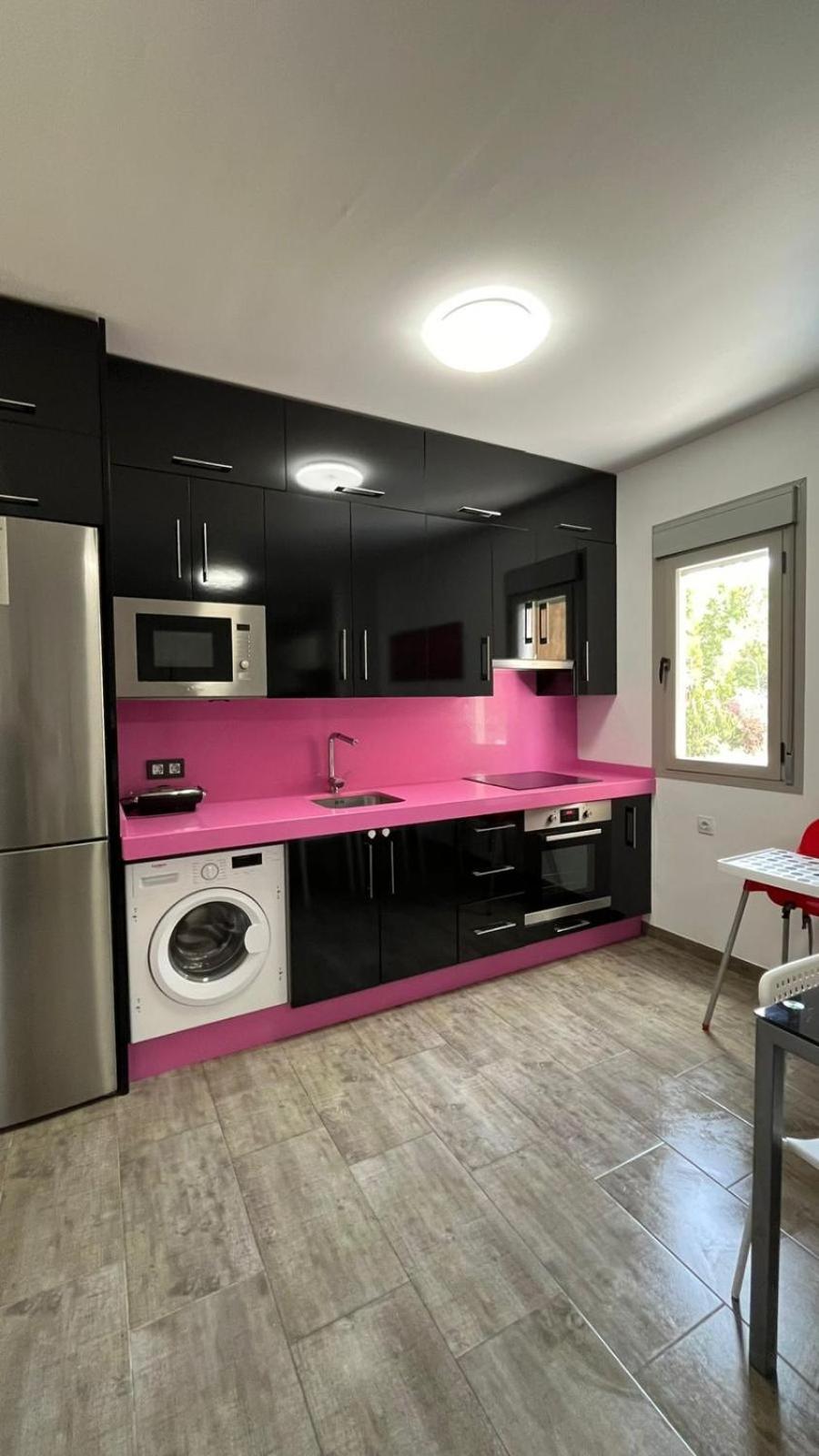 A 30 Metro De La Playa Con Piscina Y Garaje En La Carihuela Lejlighed *