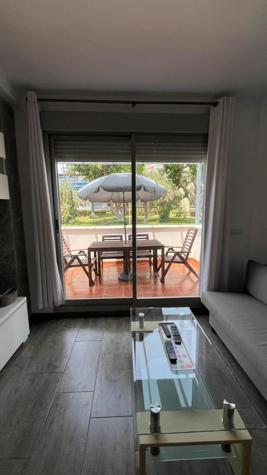 A 30 Metro De La Playa Con Piscina Y Garaje En La Carihuela Lejlighed *