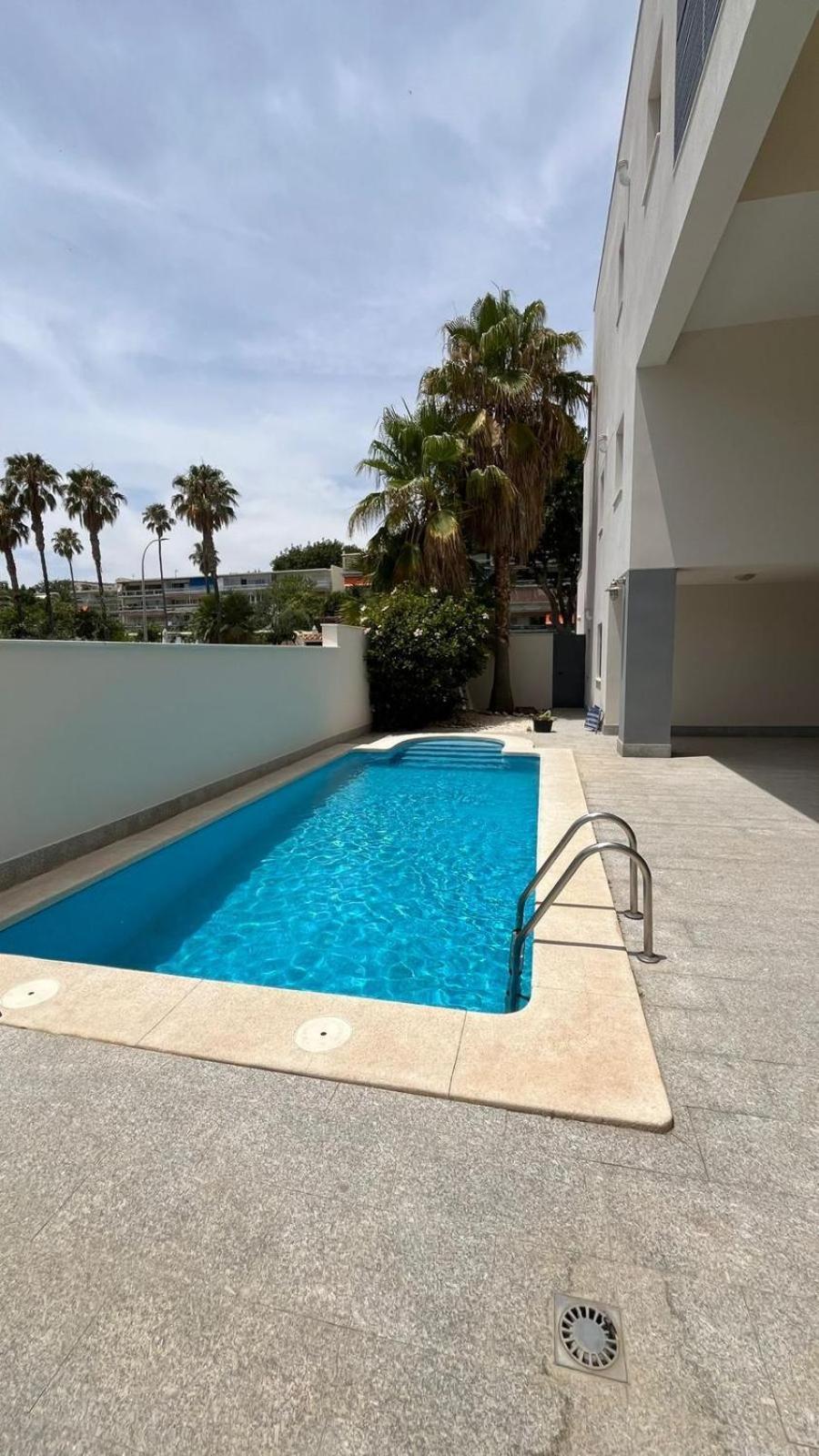 A 30 Metro De La Playa Con Piscina Y Garaje En La Carihuela Lejlighed Torremolinos