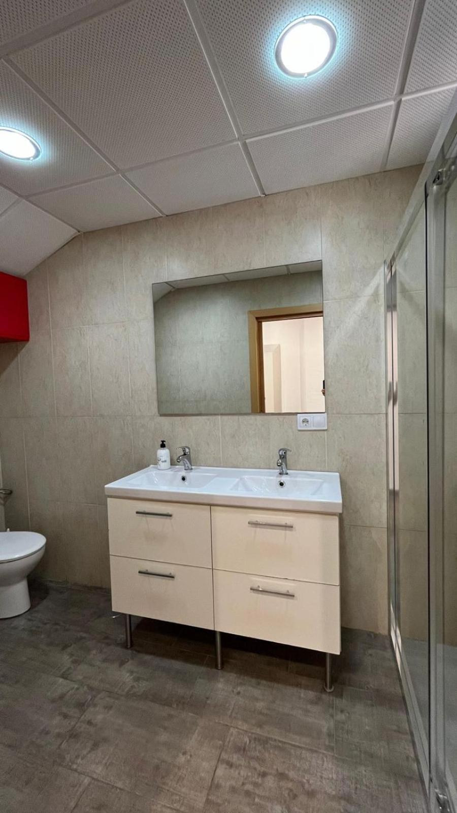 A 30 Metro De La Playa Con Piscina Y Garaje En La Carihuela Lejlighed Torremolinos