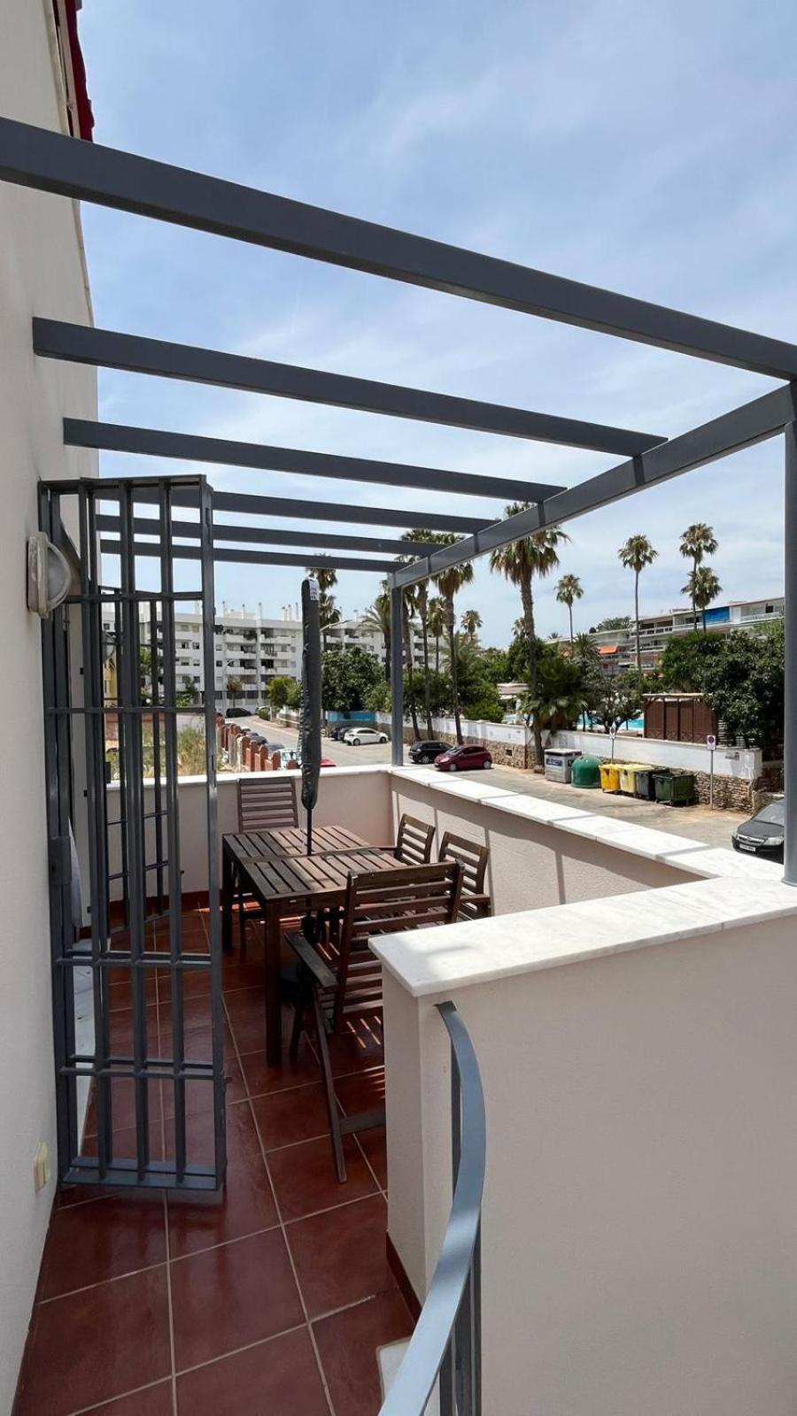 Lejlighed A 30 Metro De La Playa Con Piscina Y Garaje En La Carihuela *