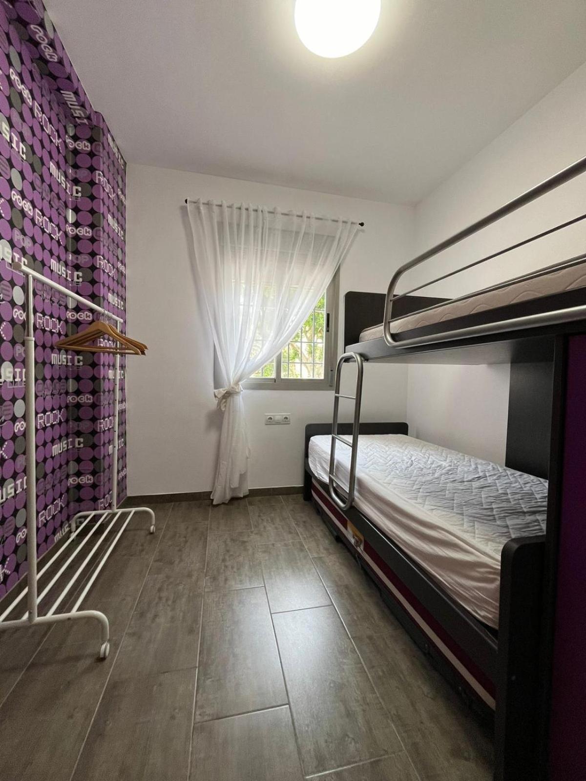 Lejlighed A 30 Metro De La Playa Con Piscina Y Garaje En La Carihuela Torremolinos