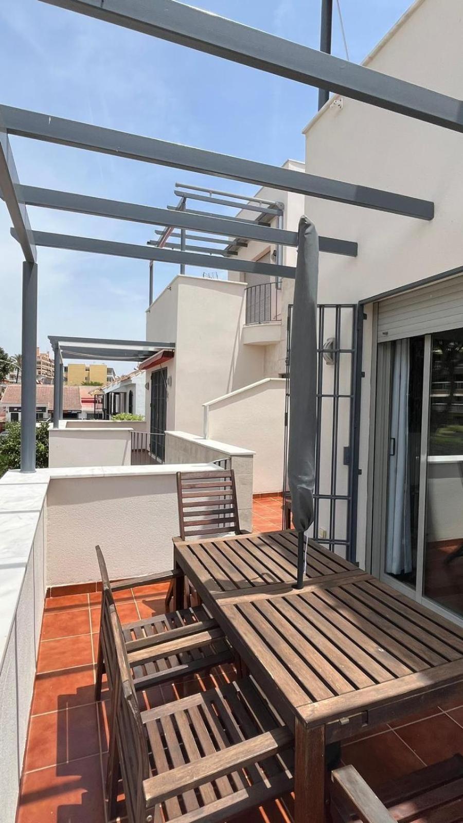 Lejlighed A 30 Metro De La Playa Con Piscina Y Garaje En La Carihuela *