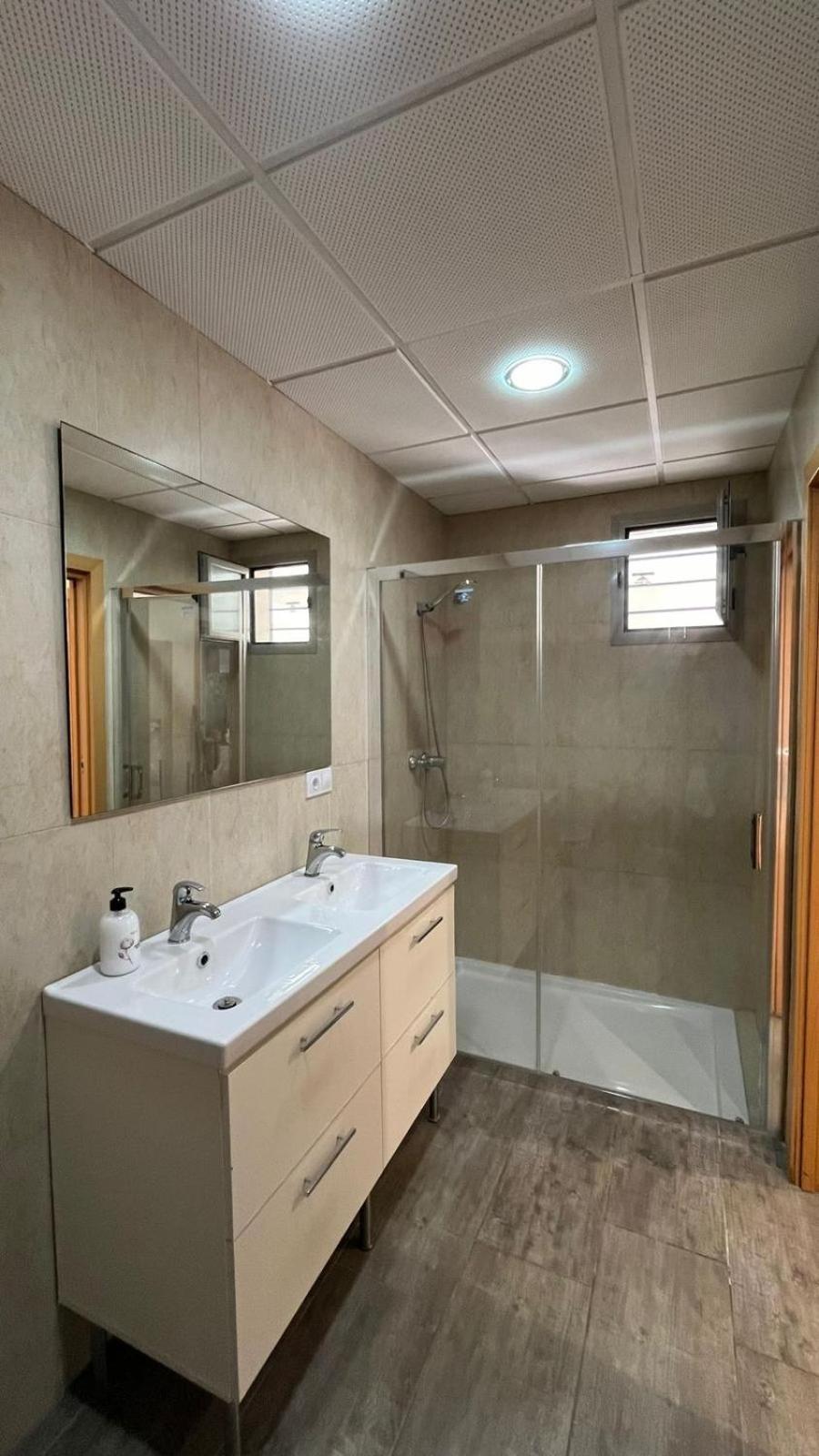 A 30 Metro De La Playa Con Piscina Y Garaje En La Carihuela Lejlighed *